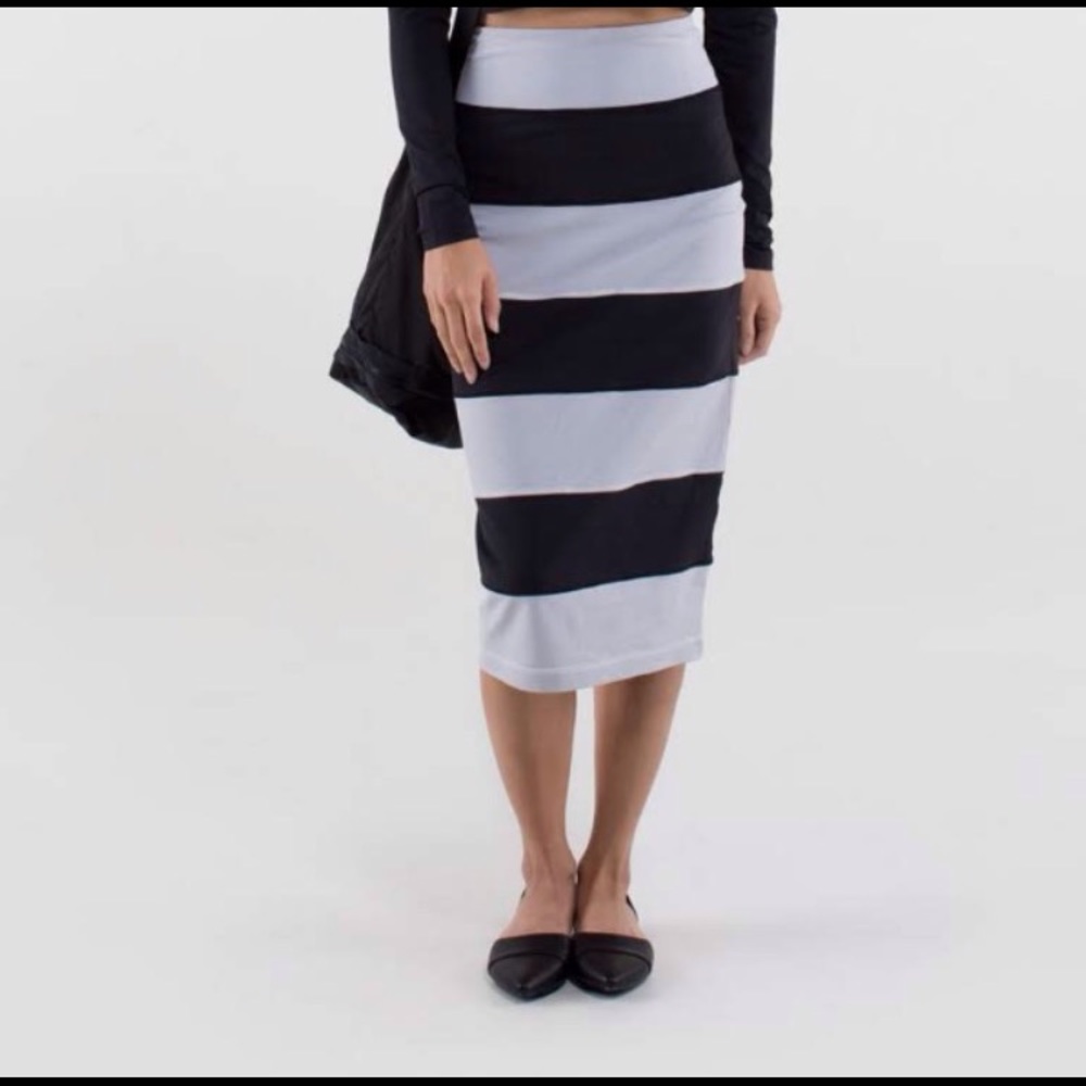 Lululemon Yoga Over skirt grey/black stripe size 6